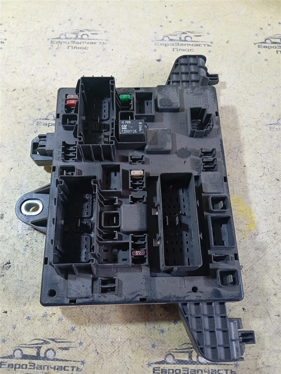 Блок предохранителей QP Opel Astra 13302300 J