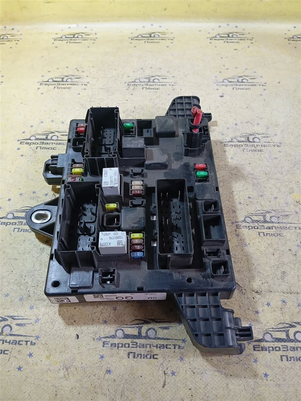 Блок предохранителей QQ Opel Astra 13302300 J