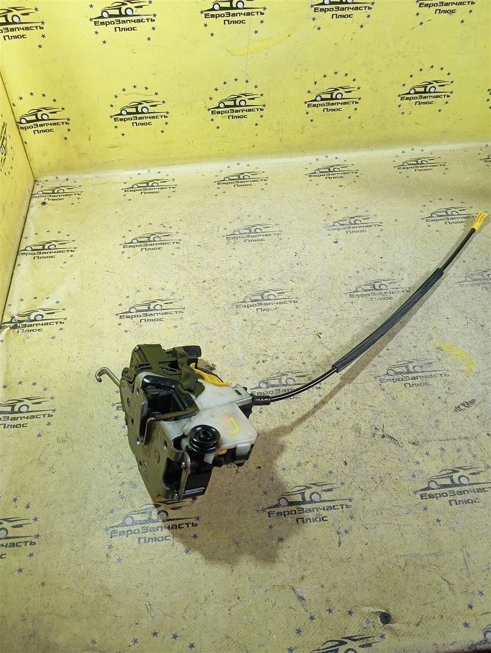 Замок двери Opel Astra 13579555 J, задний левый