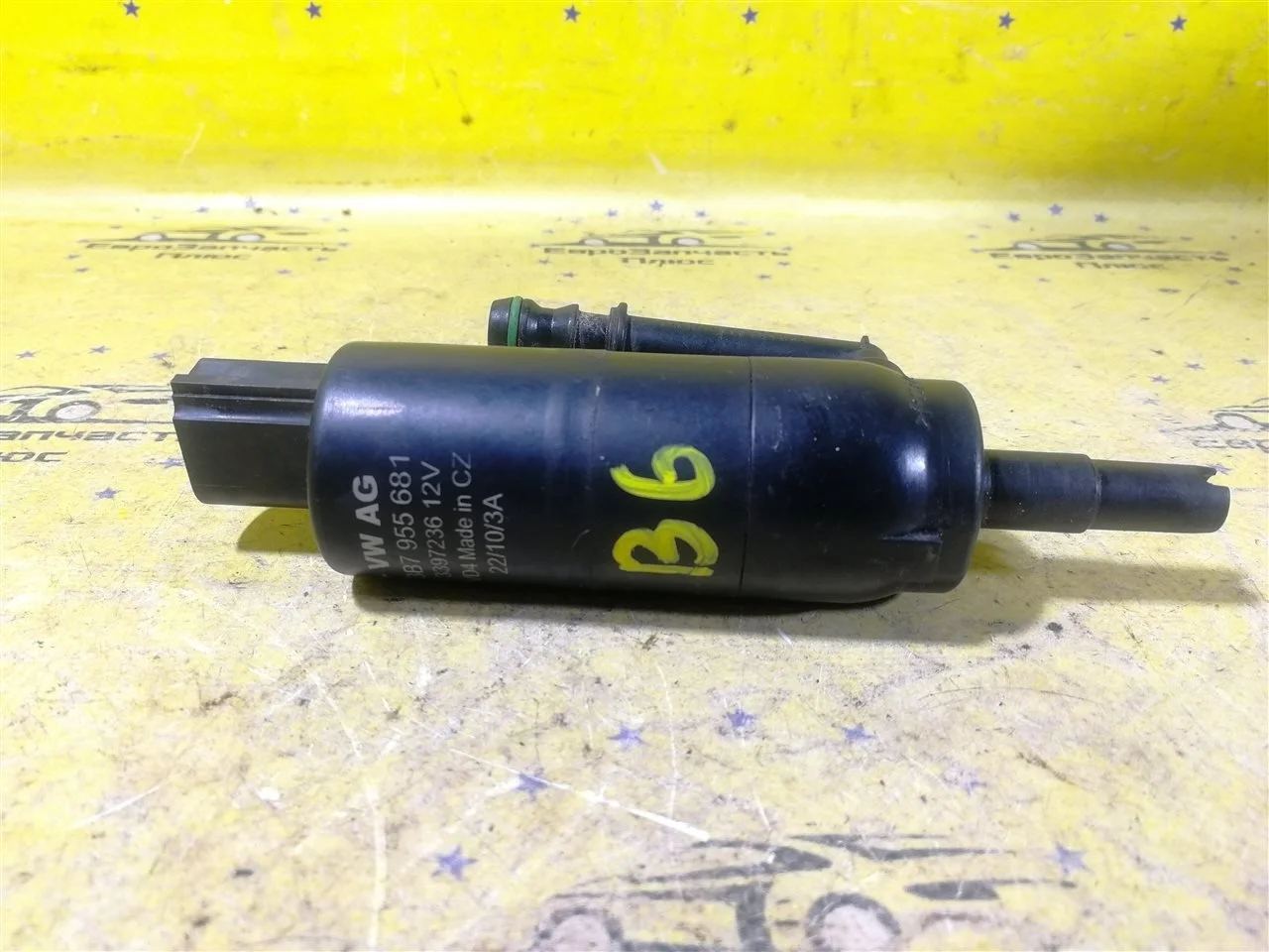 Насос омывателя фар Volkswagen Passat 3B7955681 B6