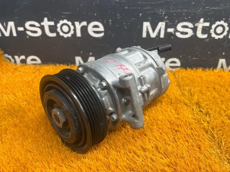Компрессор кондиционера Audi A4 2015 4M0820803 B9/8W CYR