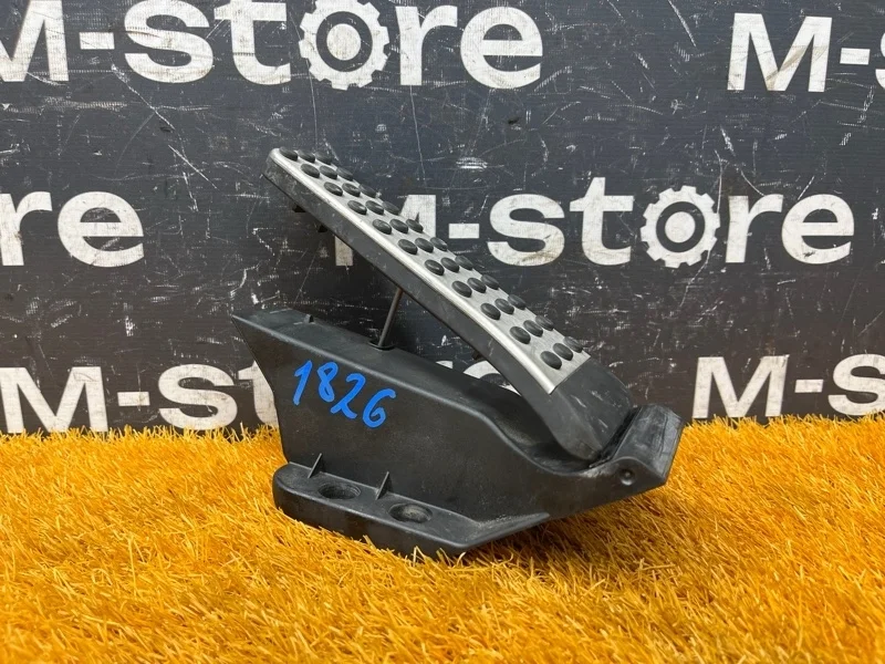 Педаль газа Mercedes-Benz E-Class 2009 A2043000204 C207 272.961