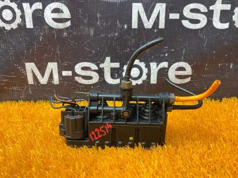 Блок клапанов пневмоподвески Land Rover Range Rover Sport 2012 RVH000095 L320 508PN