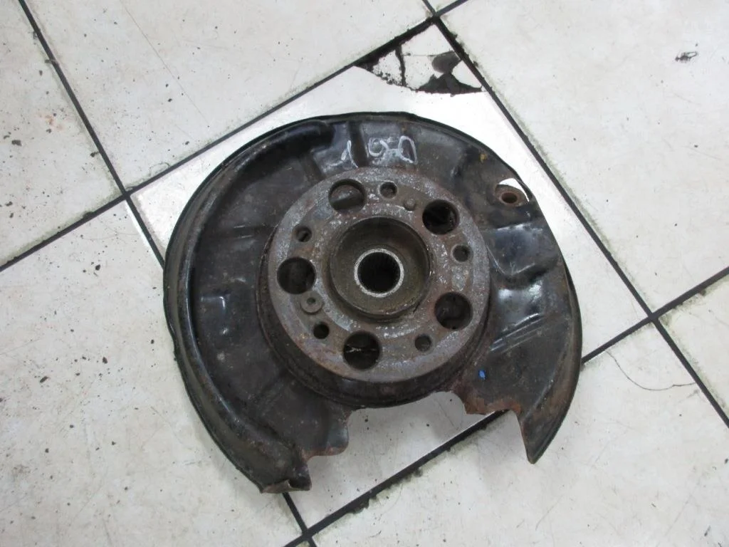 Кулак подвески задний правый Mercedes-Benz