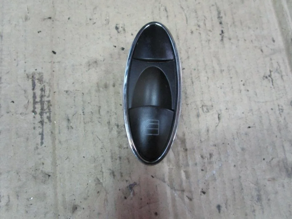 Кнопка стеклоподъемников Mercedes-Benz