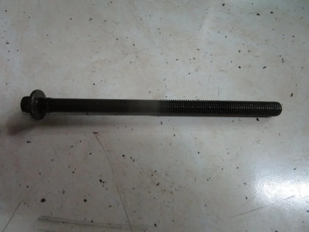 Болт ГБЦ Mercedes-Benz