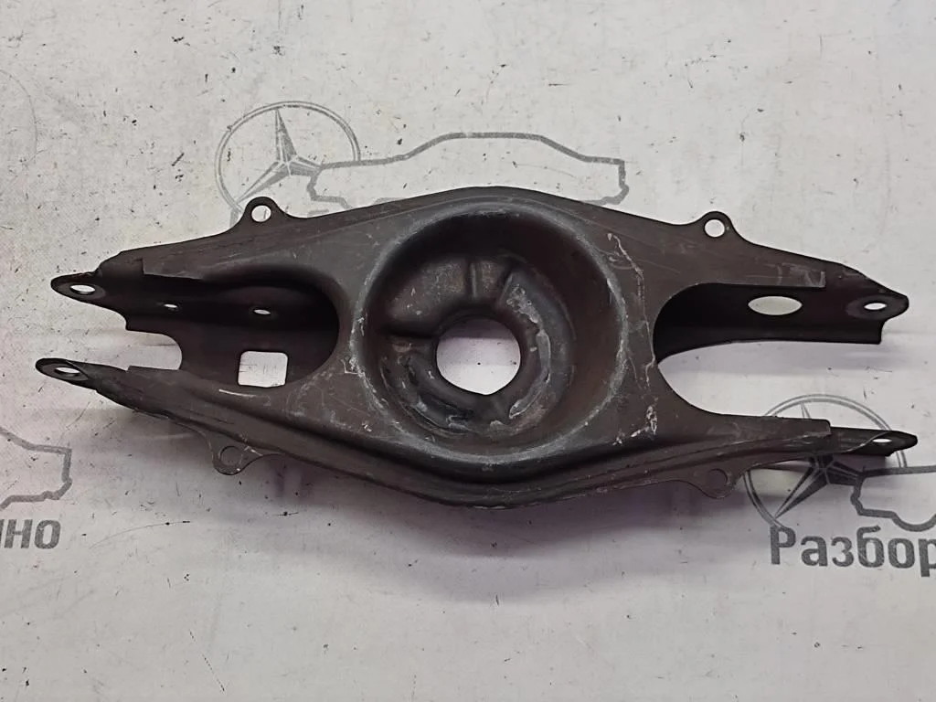 Рычаг задней стойки (лодка) Mercedes-Benz