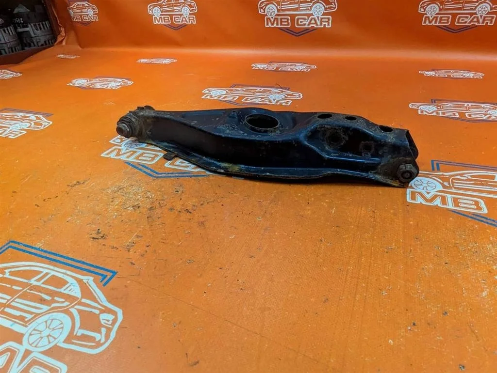 Рычаг задней стойки (лодка) Mercedes-Benz