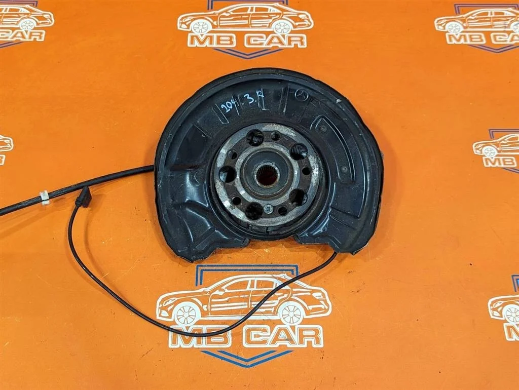 Кулак подвески задний правый Mercedes-Benz