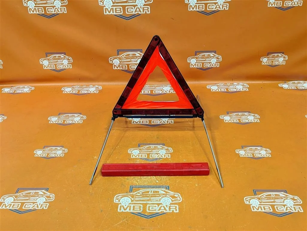 Знак аварийной остановки Mercedes-Benz