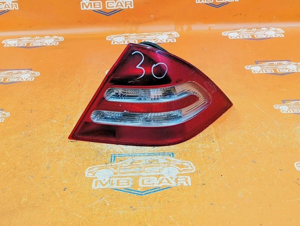 Фонарь задний правый Mercedes-Benz