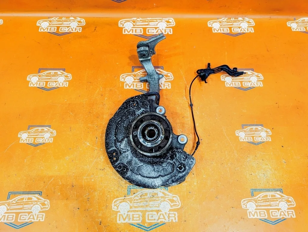 Кулак поворотный передний левый Mercedes-Benz