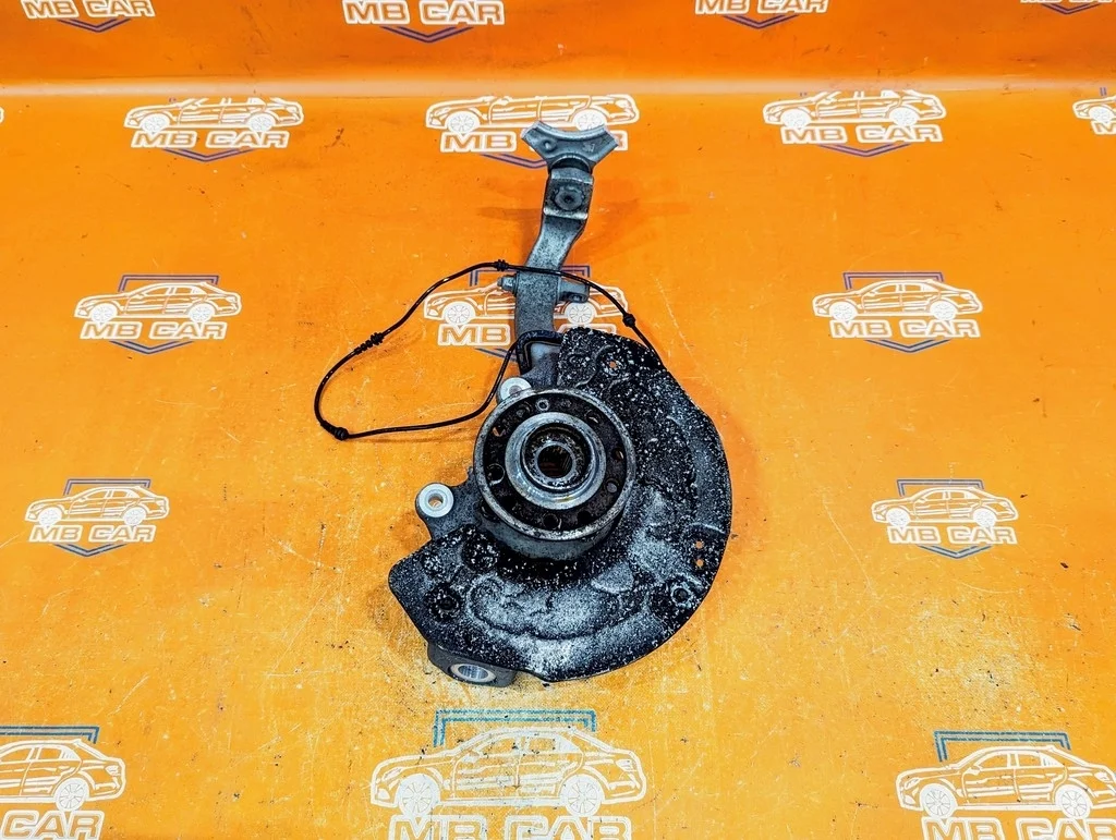 Кулак поворотный передний правый Mercedes-Benz