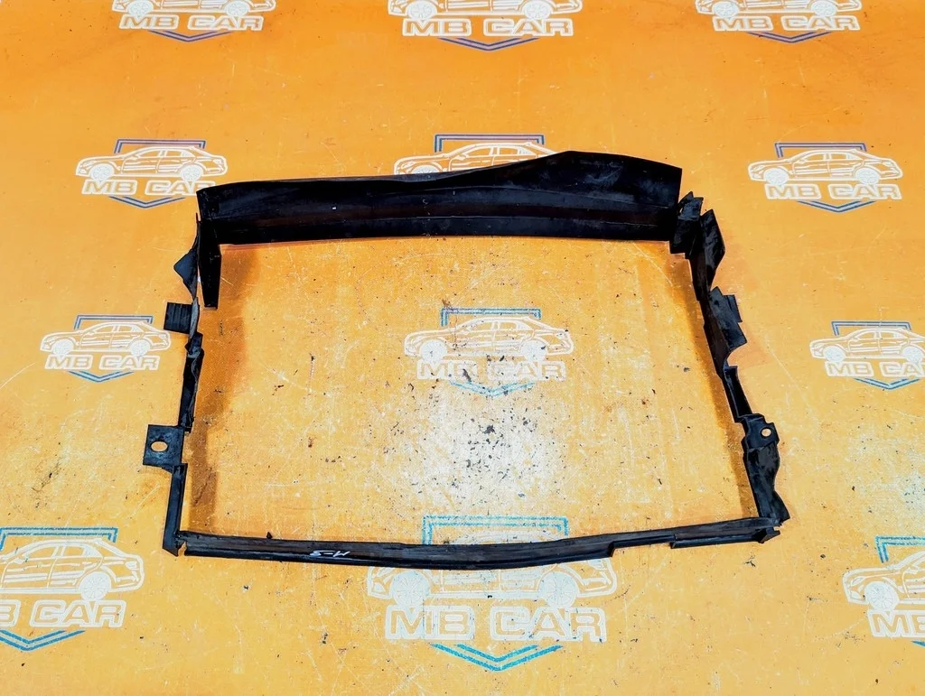 Кожух радиатора Mercedes-Benz