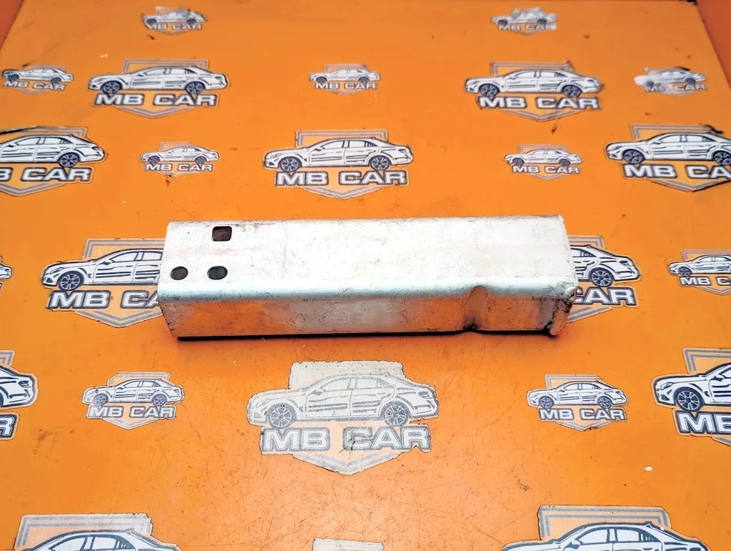 Кронштейн крепления бампера Mercedes-Benz