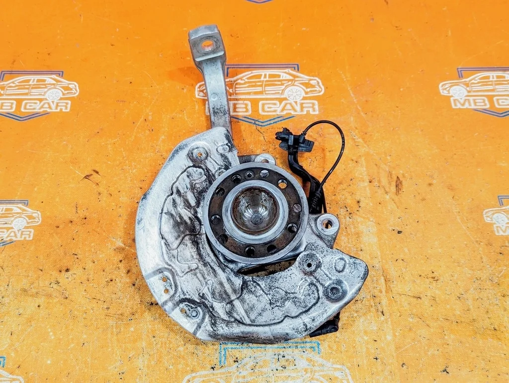 Кулак поворотный передний левый Mercedes-Benz