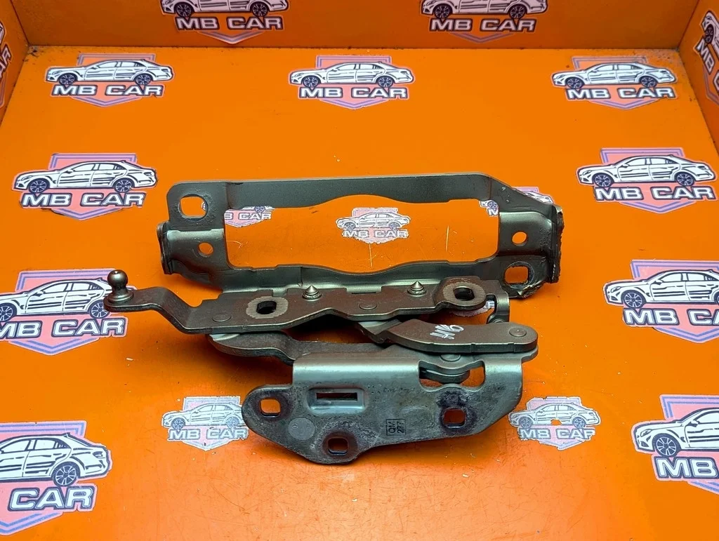 Петля капота Mercedes-Benz