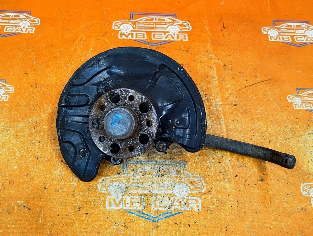 Кулак поворотный передний левый Mercedes-Benz