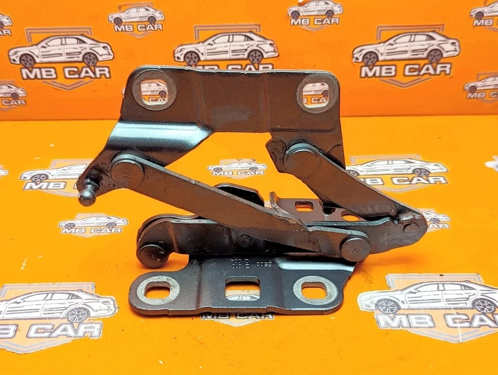 Петля капота Mercedes-Benz