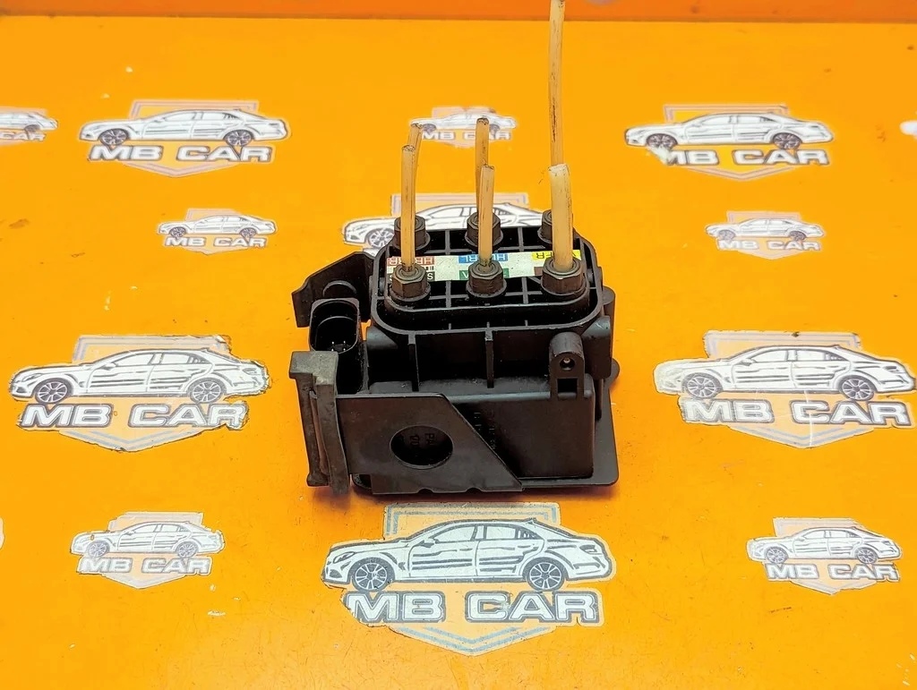 Блок клапанов пневмоподвески Mercedes-Benz
