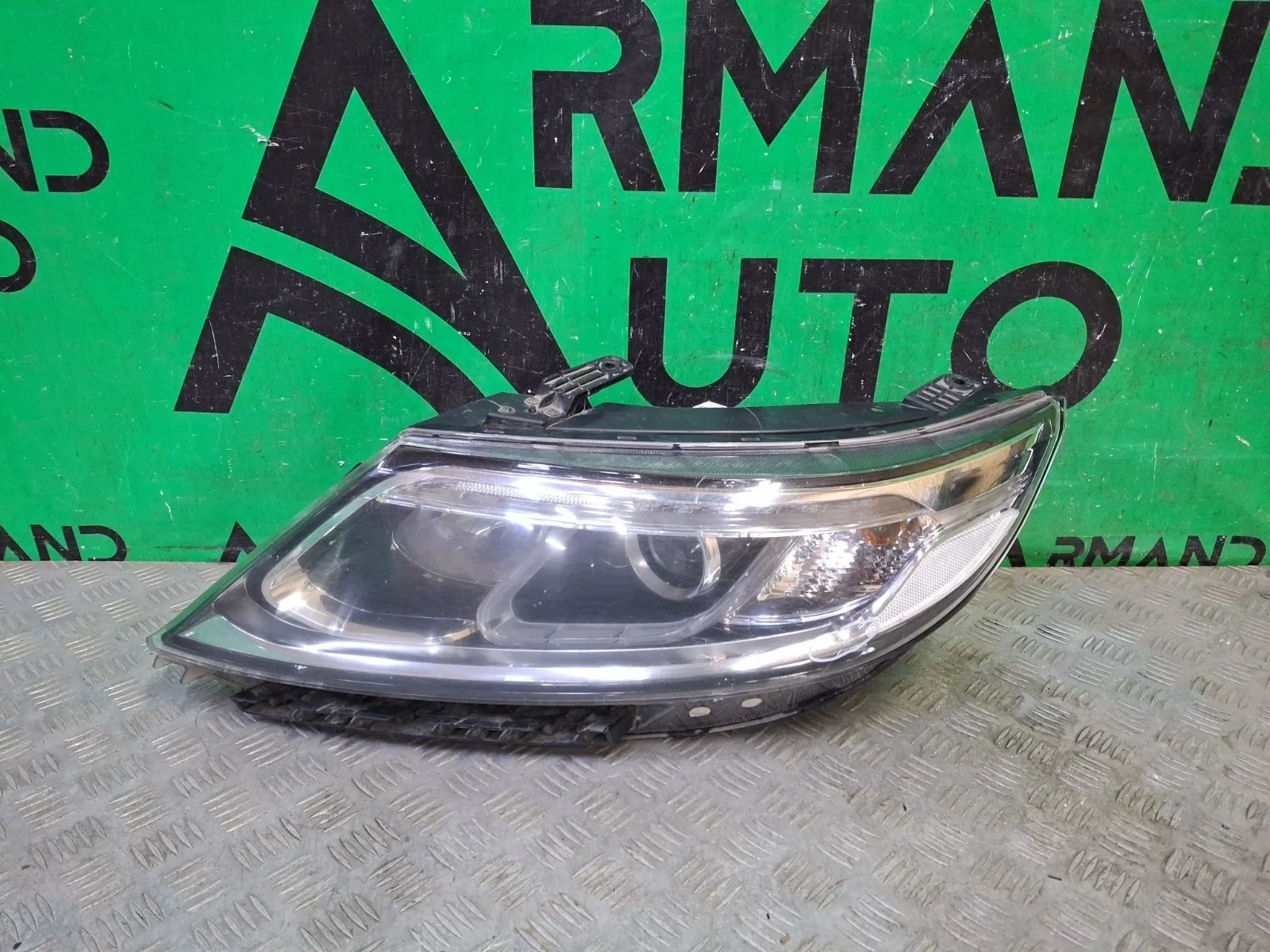 Фара KIA Sorento 2012-2019 XM
