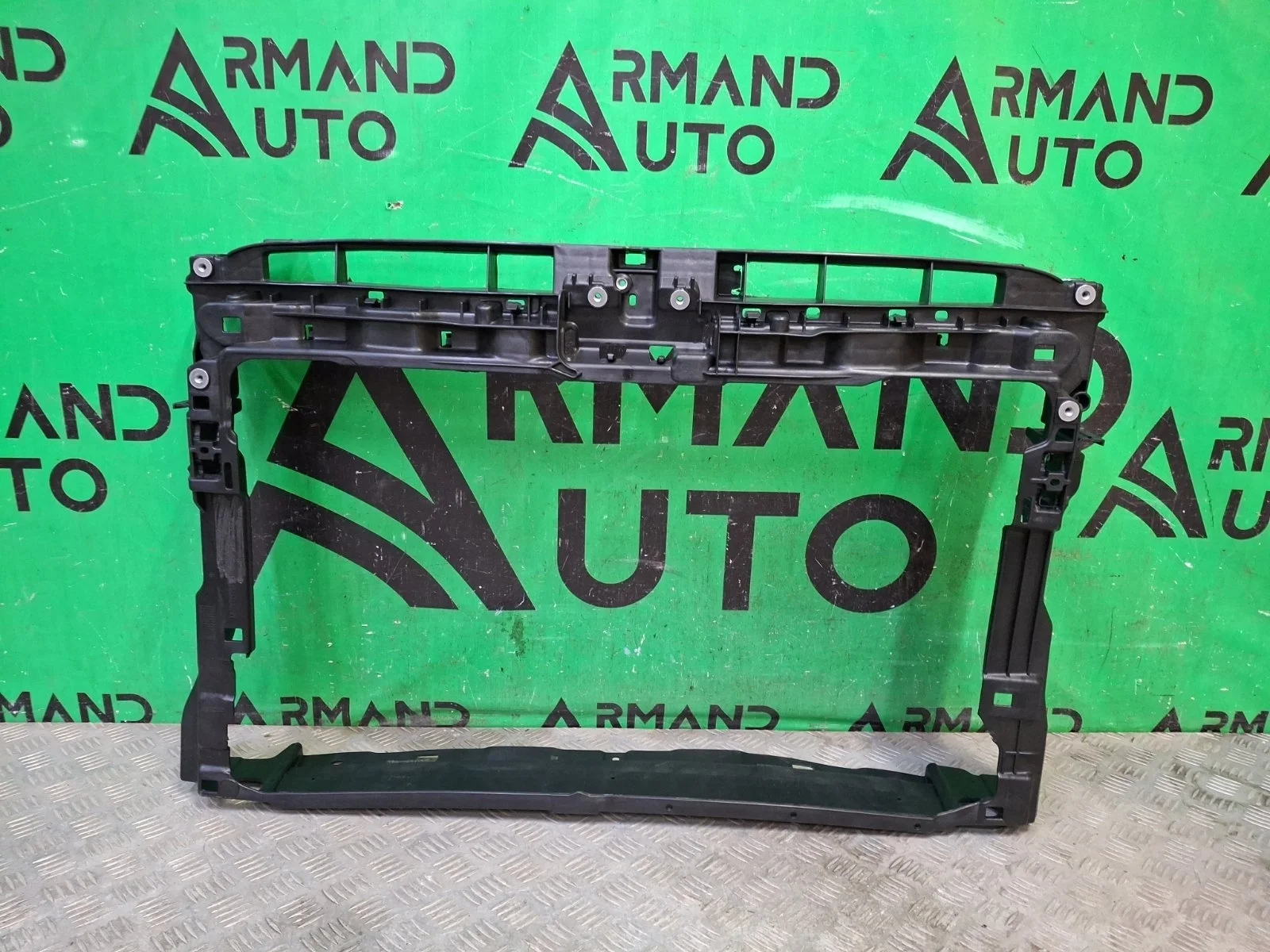 Панель передняя (суппорт радиатора) Volkswagen Golf 2012-2017