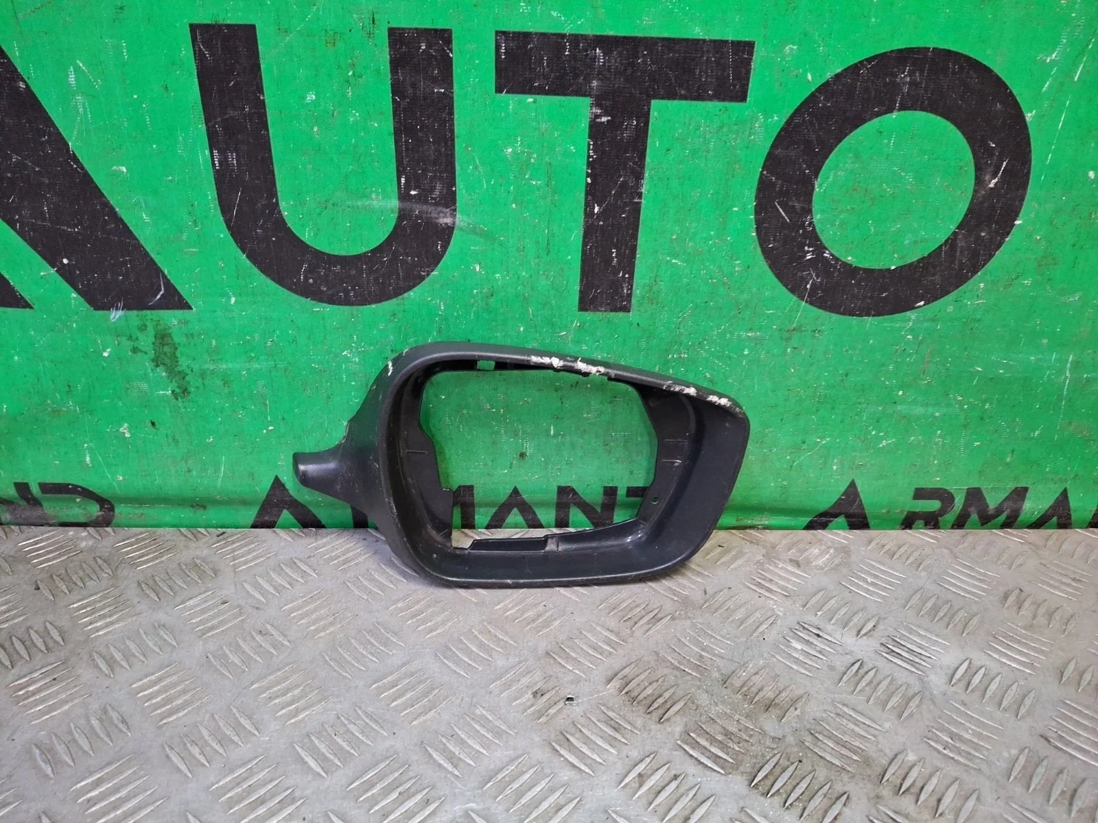 Рамка зеркала Hyundai Solaris 2010-2017