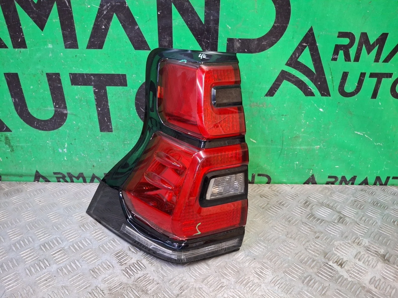 Фонарь Toyota Land Cruiser Prado 2017-нв 150