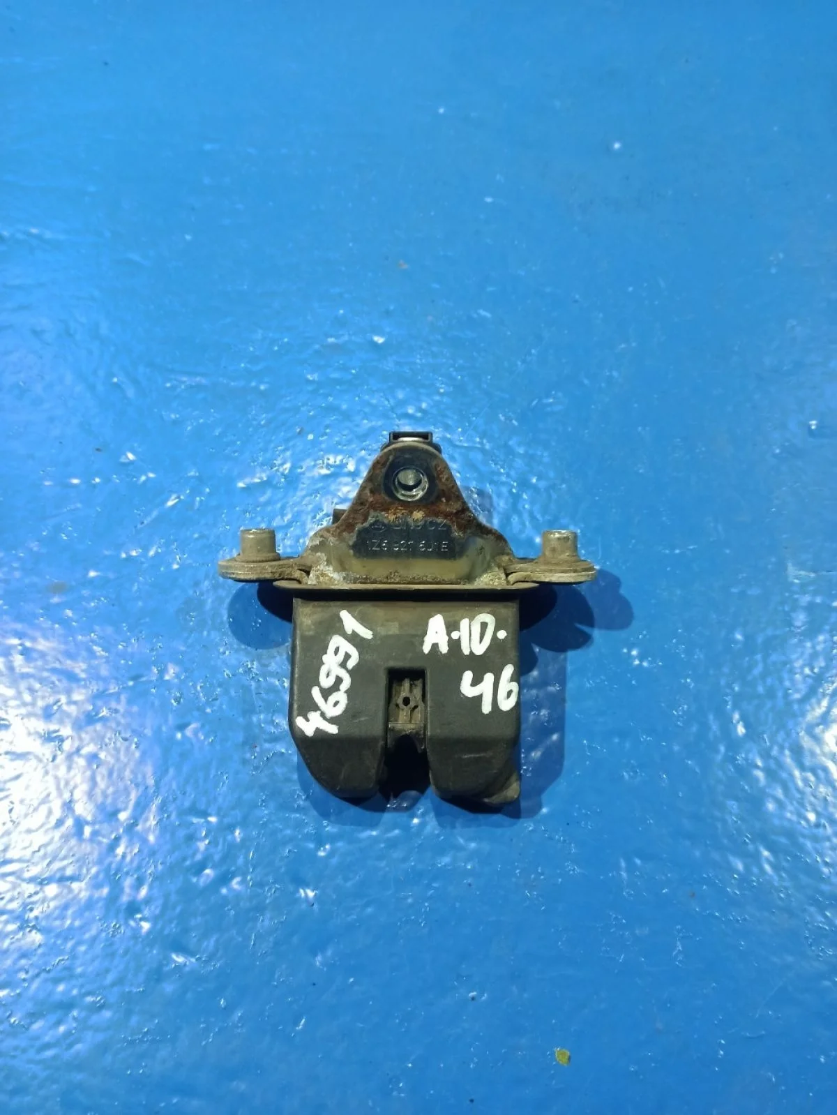 Замок багажника Skoda Octavia