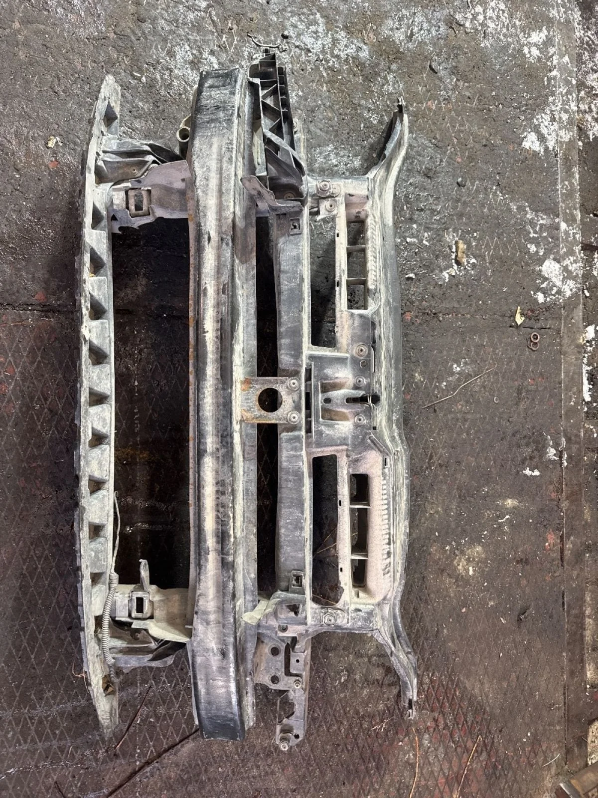 Рамка радиатора Volkswagen Golf Mk5 (2003—2009)