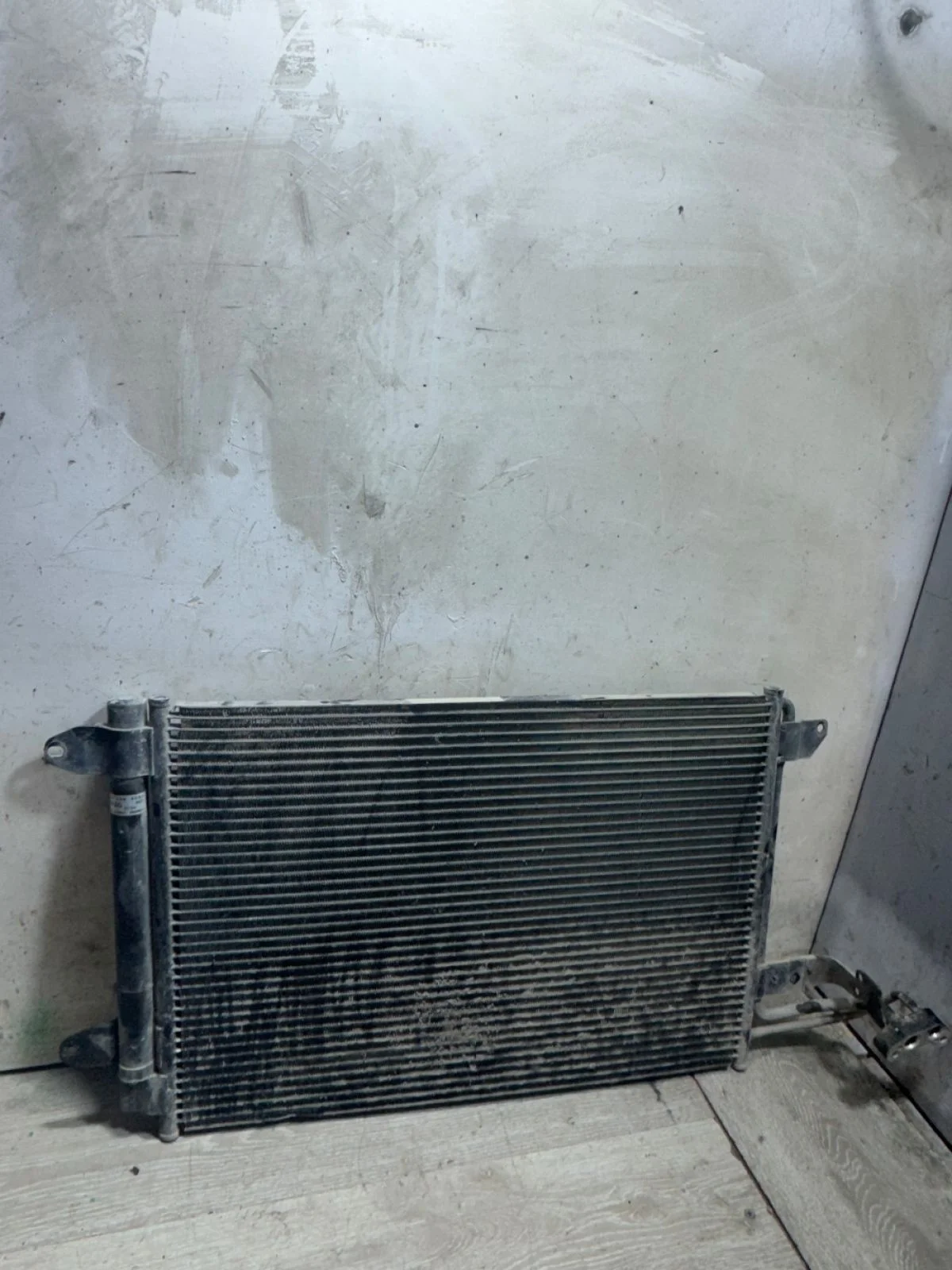 Радиатор кондиционера Volkswagen Golf Mk5 (2003—2009)