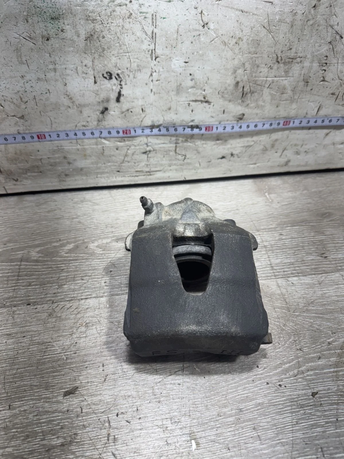 Суппорт тормозной передний левый Volkswagen Golf Mk5 (2003—2009)