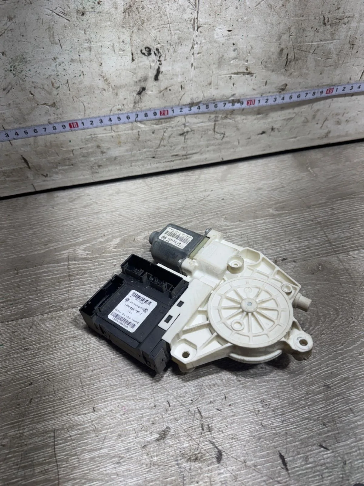 Стеклоподъемник электр. передний правый Volkswagen Golf Mk5 (2003—2009)