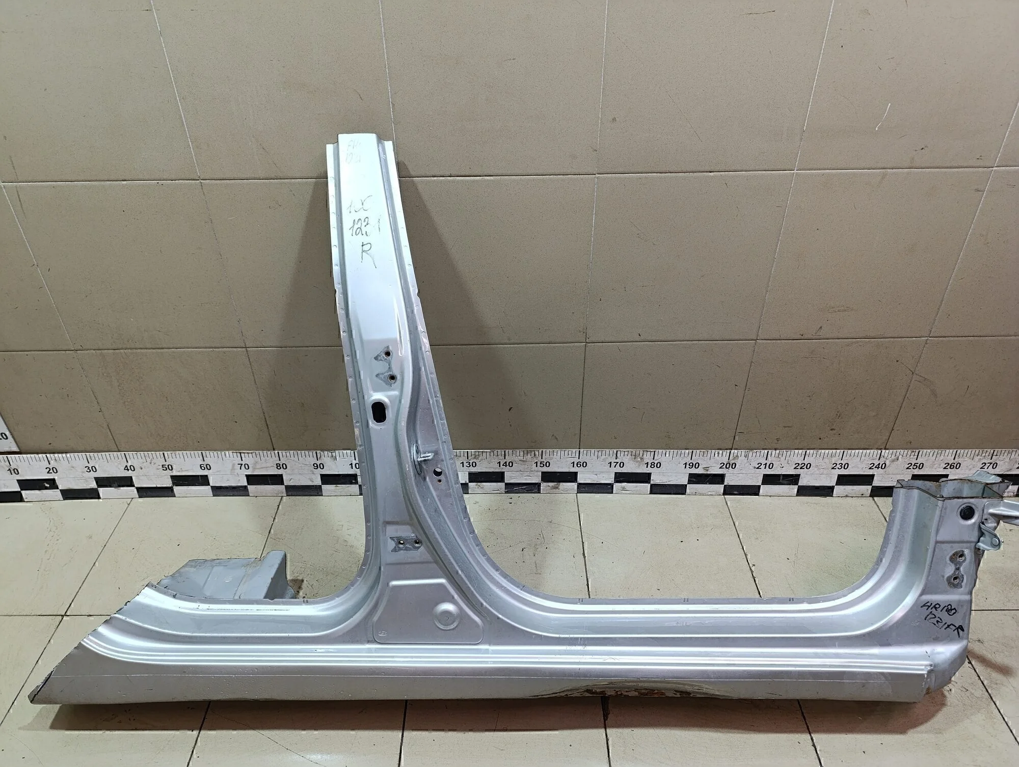 Порог со стойкой правый Solaris 2010-2017