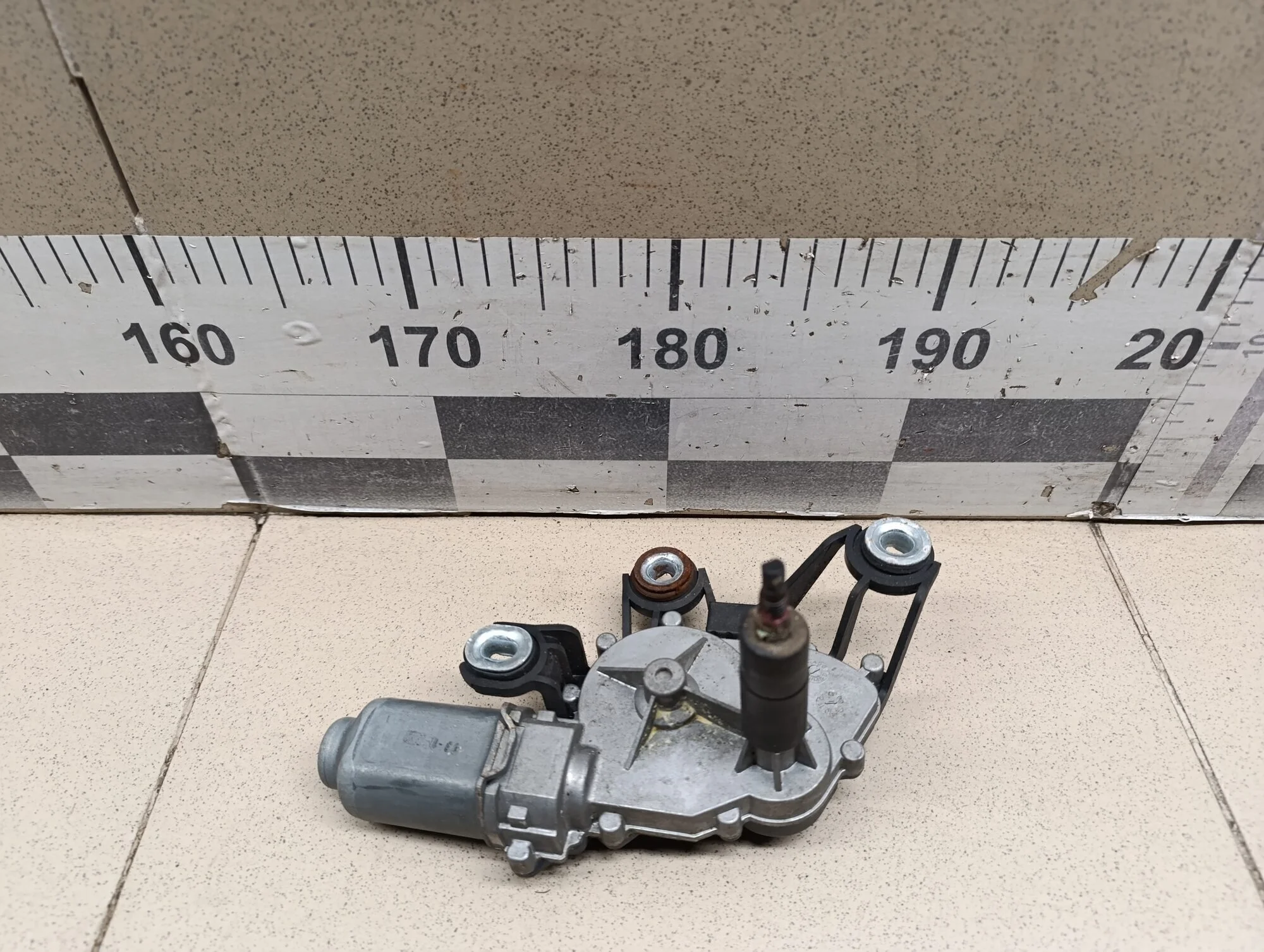 Моторчик стеклоочистителя задний Fabia 2007-2015