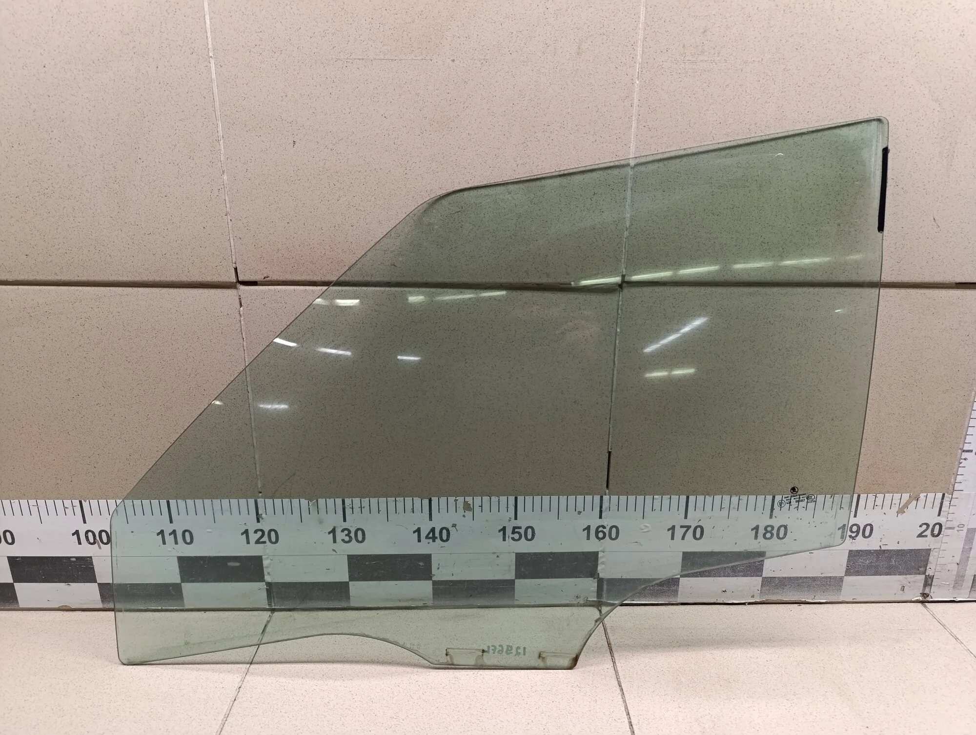 Стекло двери передней левой Fabia 2007-2015