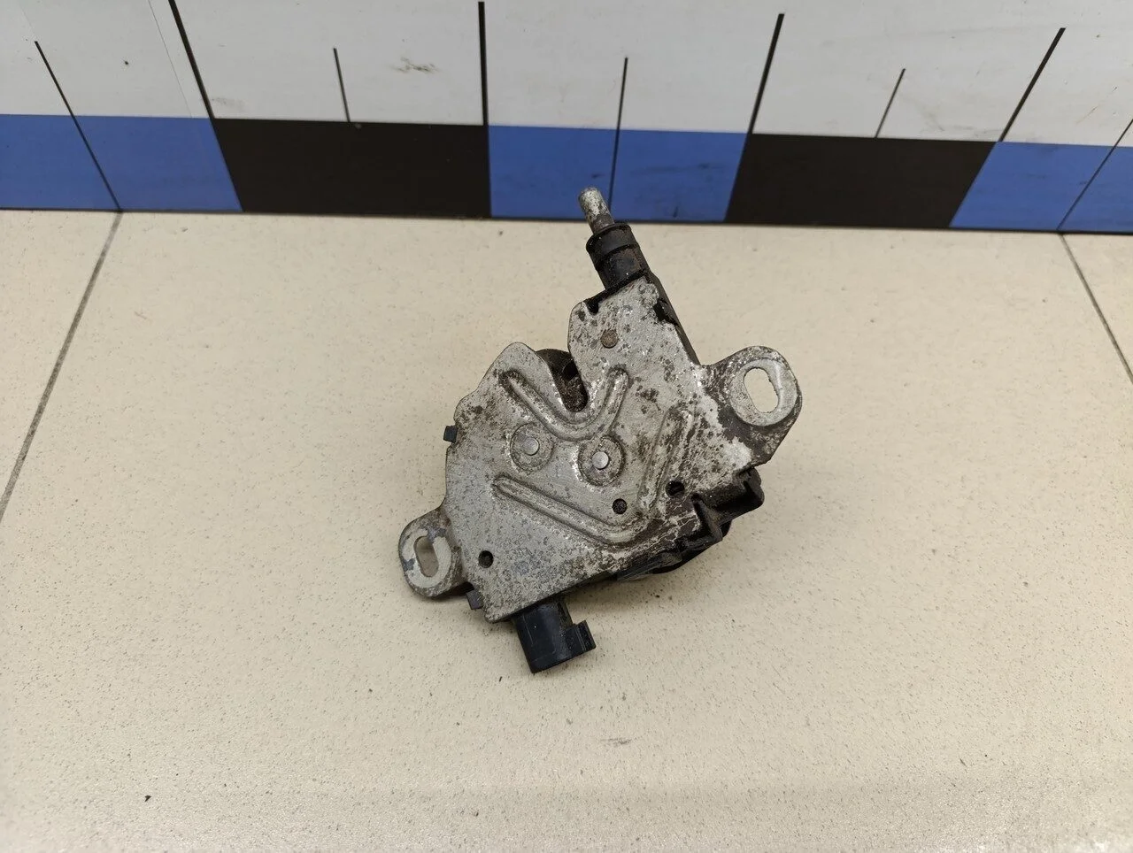 Замок капота Focus II 2005-2008