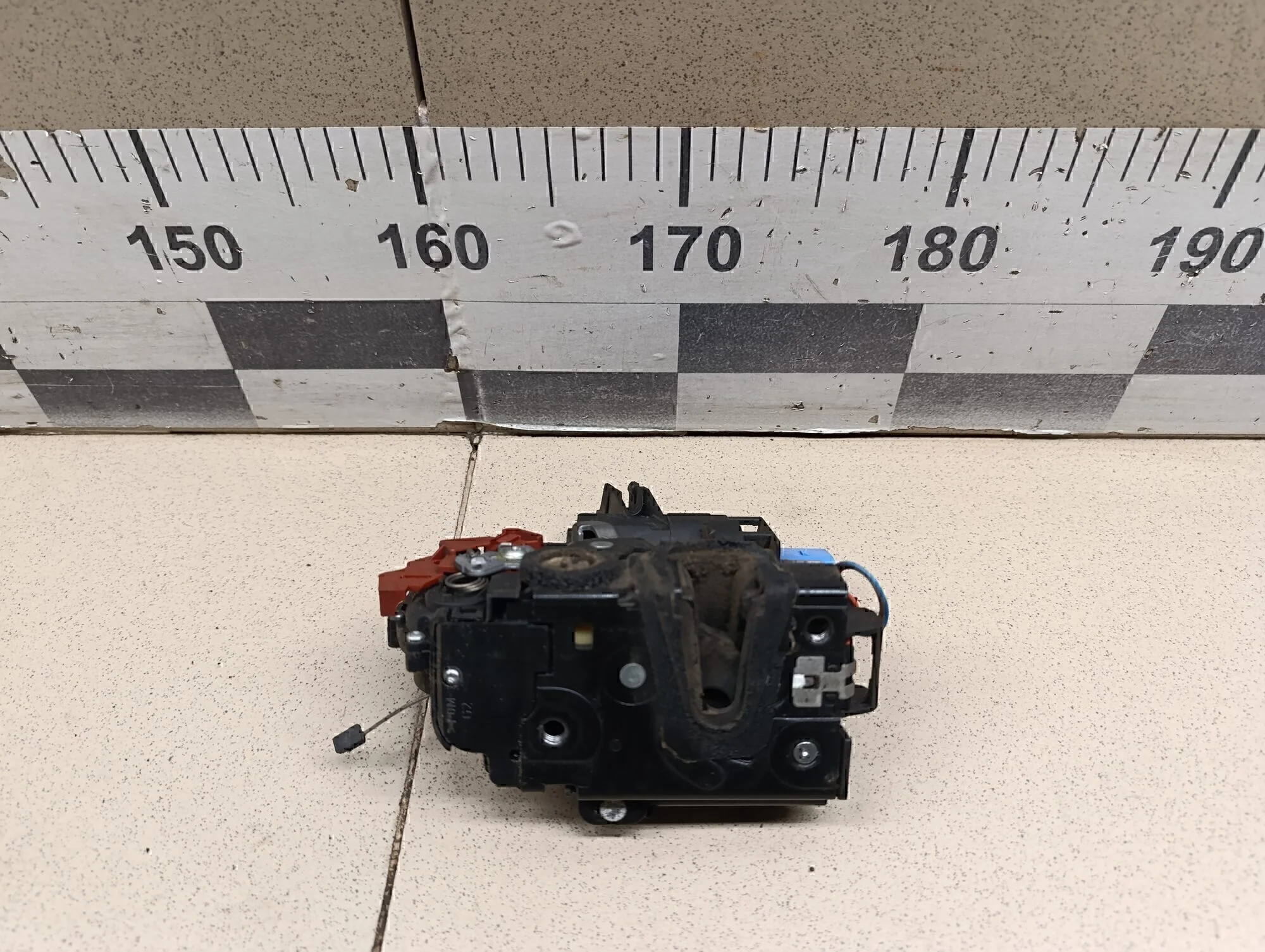 Замок двери задней левой Fabia 1999-2006