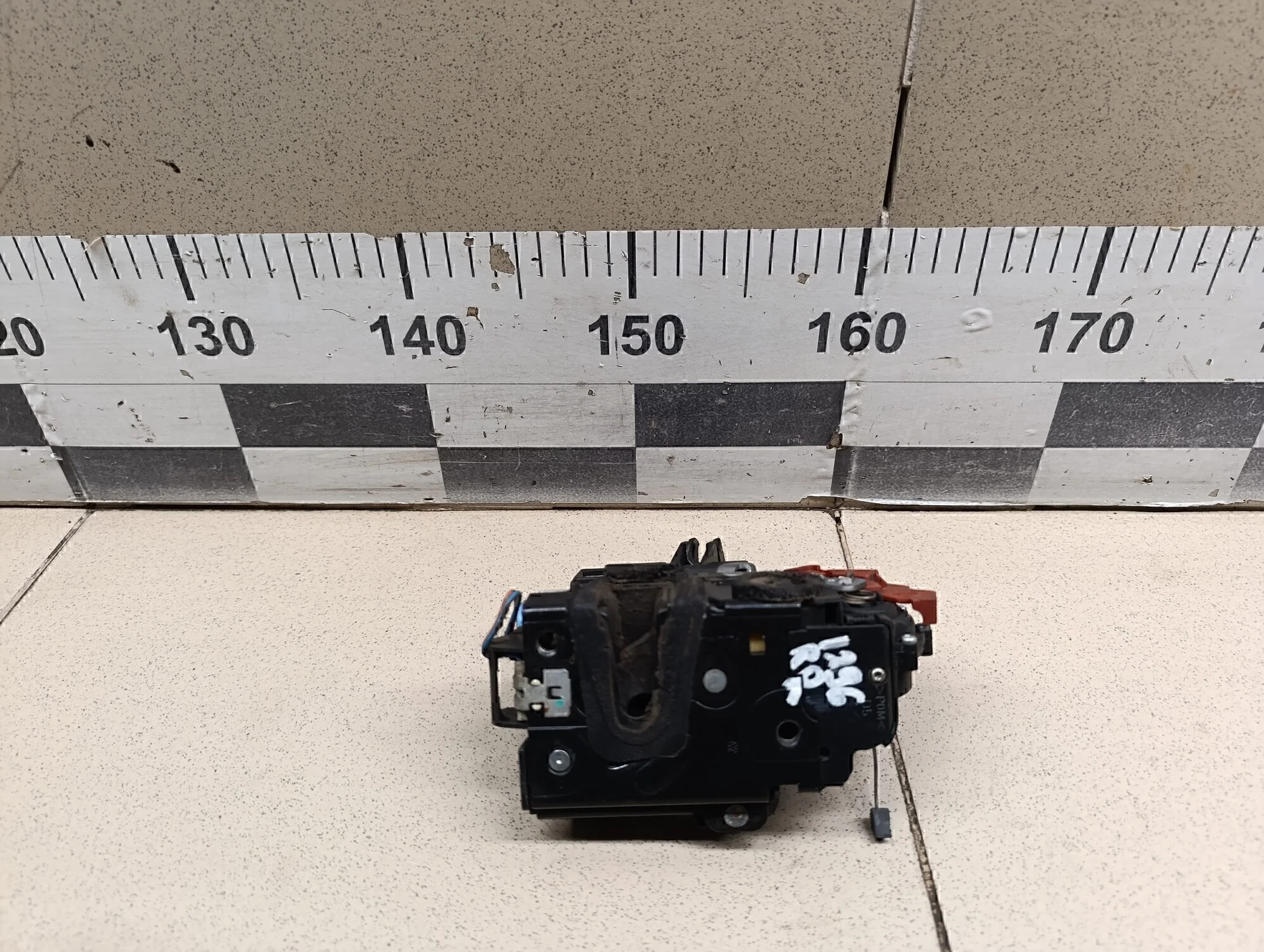 Замок двери задней правой Fabia 2007-2015