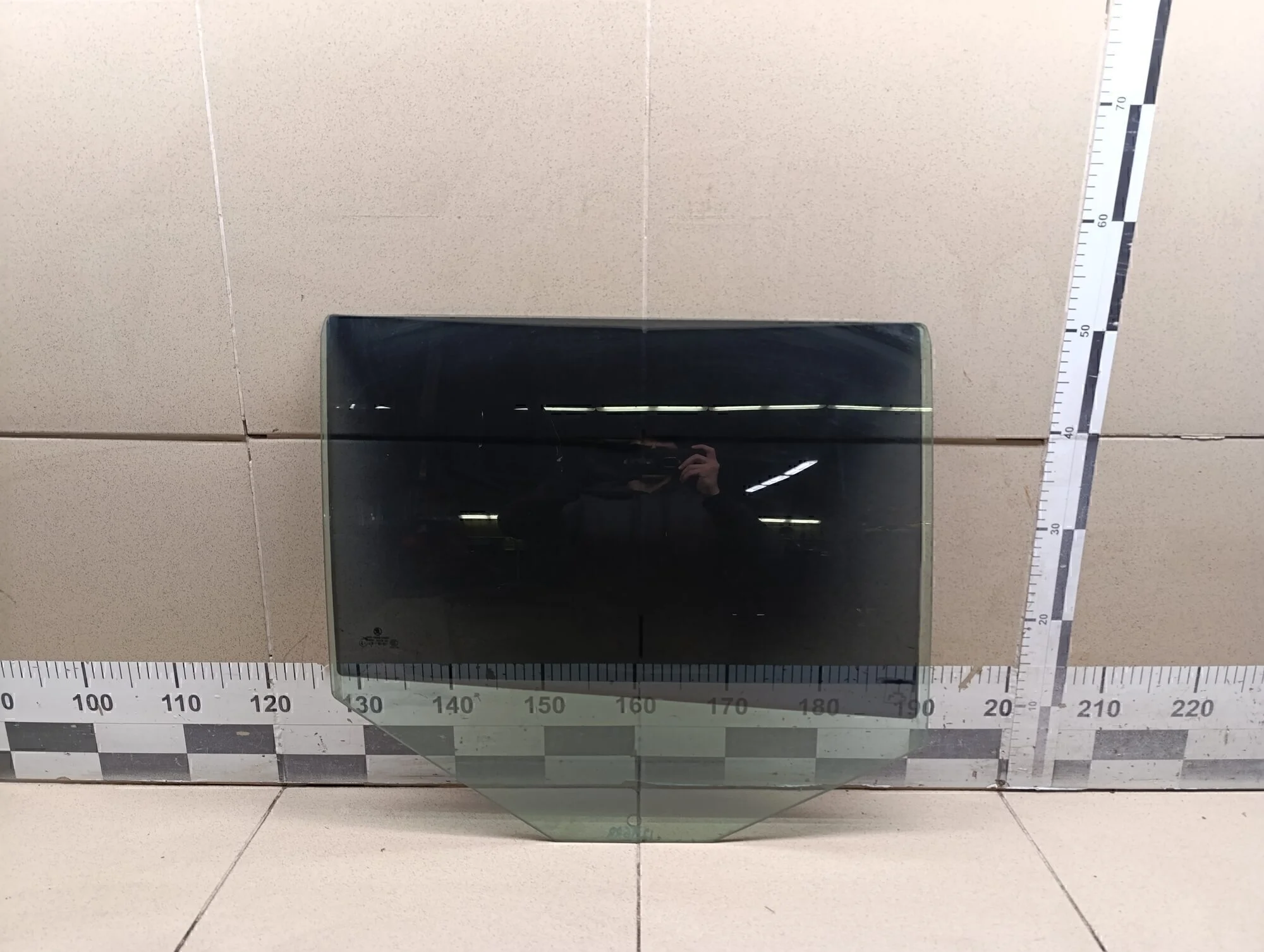 Стекло двери задней правой Fabia 2007-2015