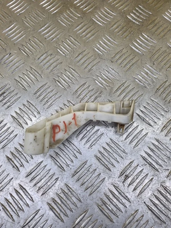 Кронштейн крепления бампера переднего Mitsubishi Pajero Iv (2006-2019) 2007 6400A593 ВНЕДОРОЖНИК 3.8 I