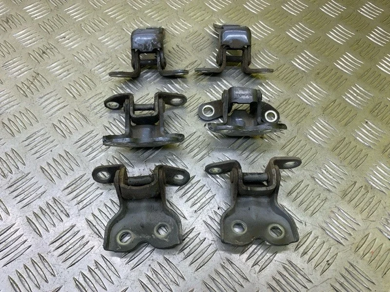 Петля двери Toyota Hilux (2005-2015) 2013 687500K010 ПИКАП 2.5 D 2KDFTV