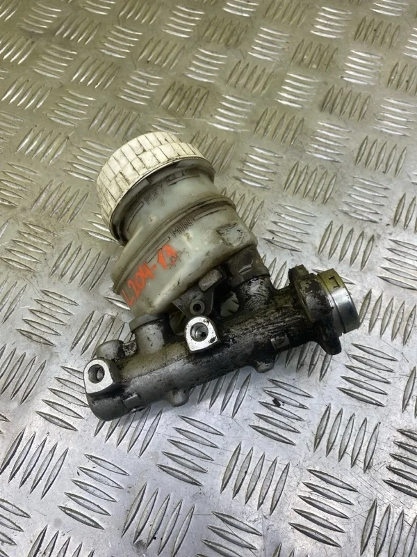 Цилиндр тормозной главный Mitsubishi L200 (2006-2015) 2007 MN102441 ПИКАП 2.5 D 4D56