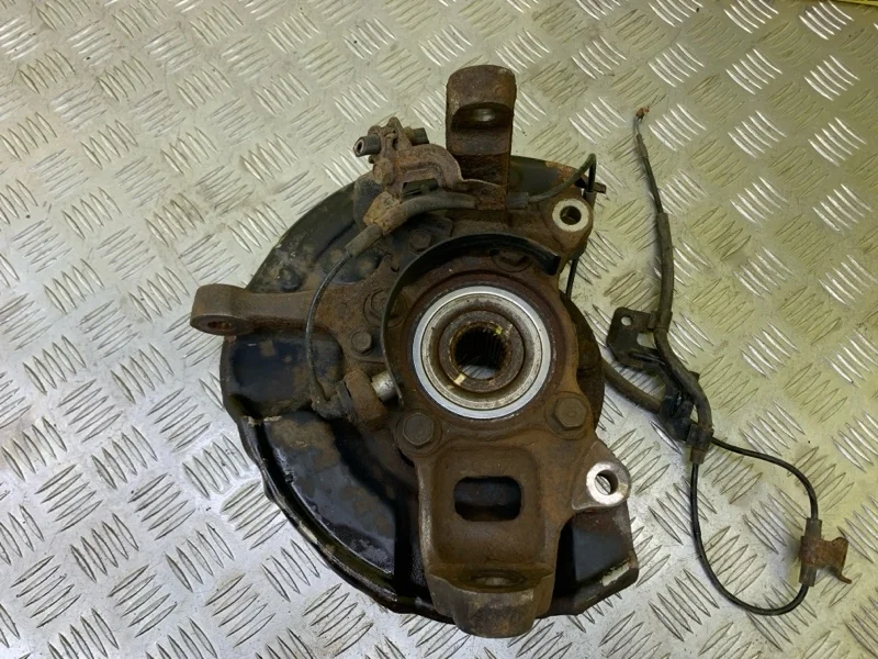 Кулак поворотный правый Mitsubishi L200 (2006-2015) 2008 MR992378