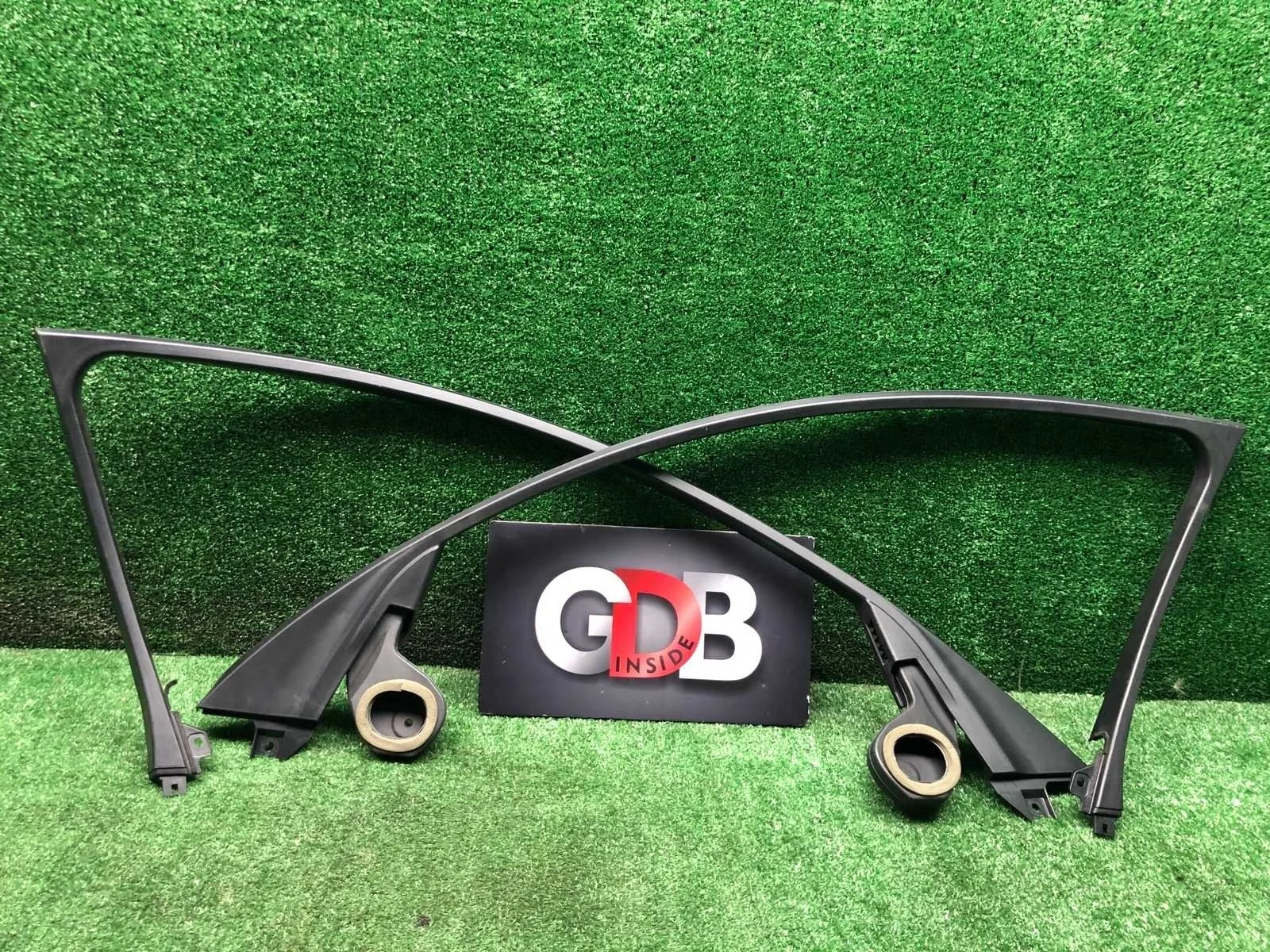 Накладка уплотнителя двери Lexus GS460 07.2009 6766430061 URS190 1UR-FSE, передняя