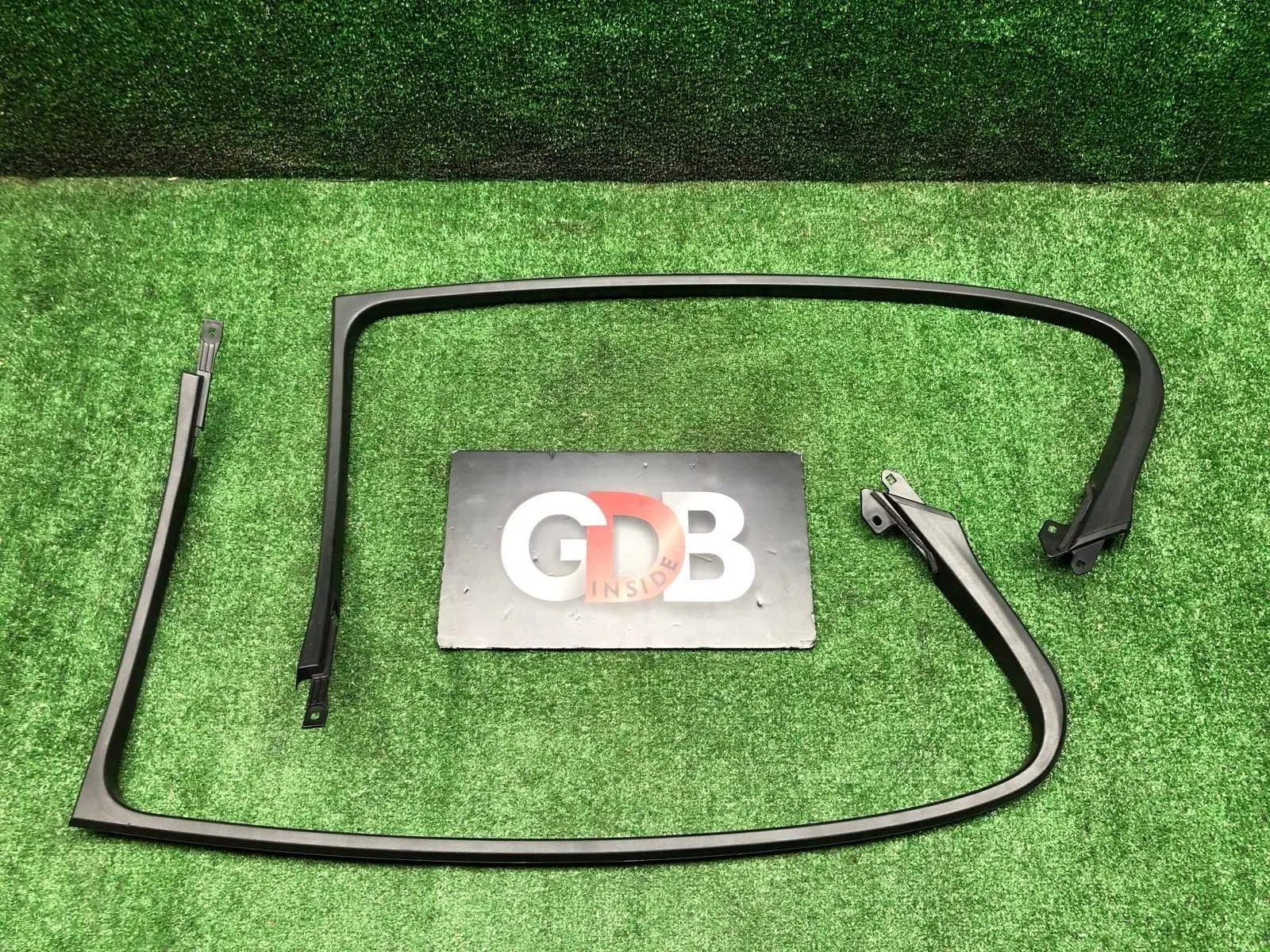 Накладка уплотнителя двери Lexus GS460 07.2009 6767430111 URS190 1UR-FSE, задняя