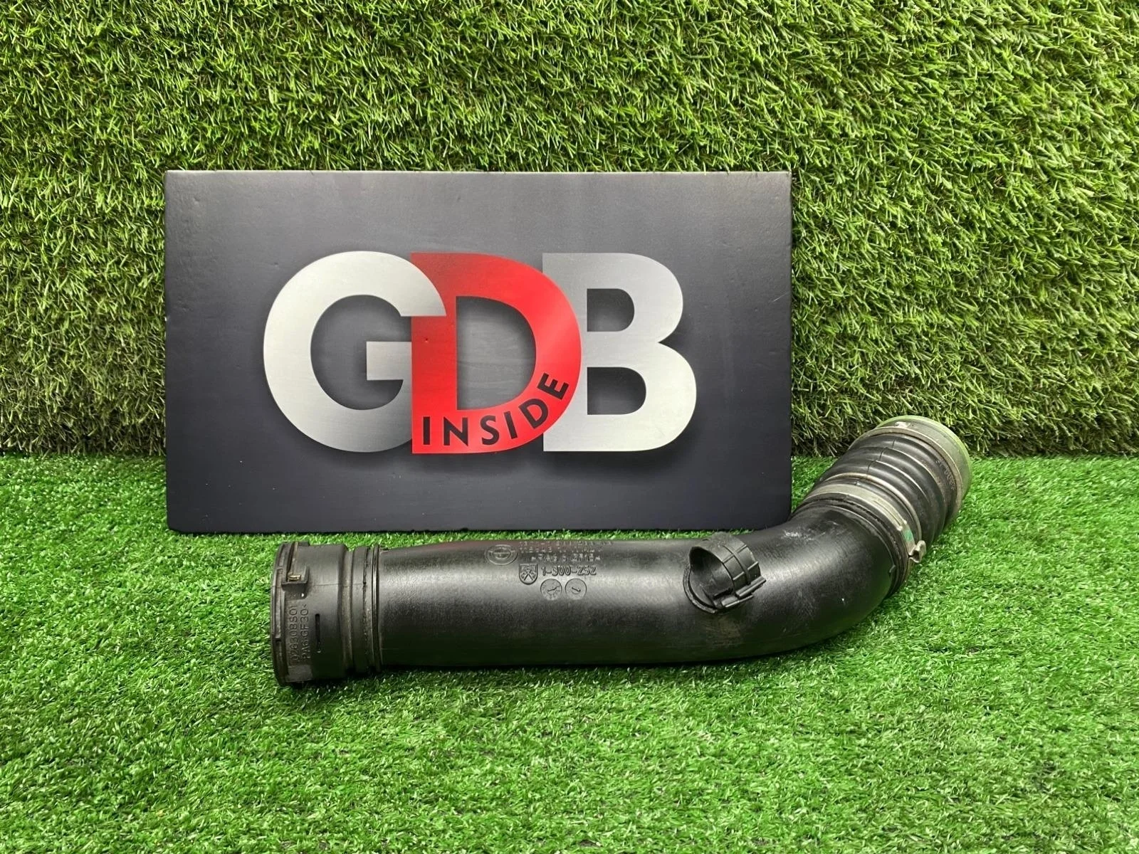 Патрубок интеркулера BMW X1 23.02.2012 13717588283 E84 N20B20A