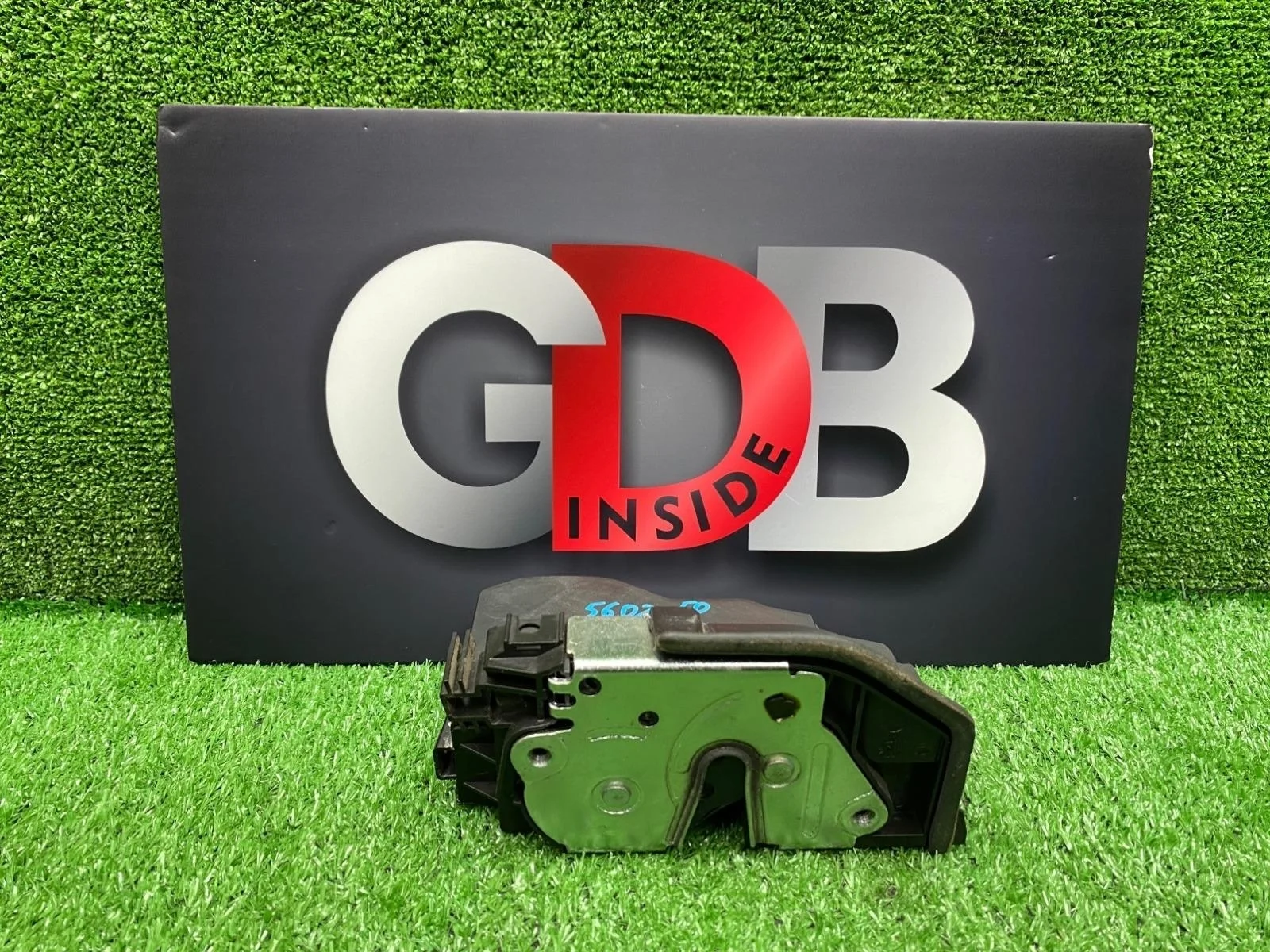 Замок двери BMW 1 series 22.06.2015 51217229457 F20 N13B16A, передний левый