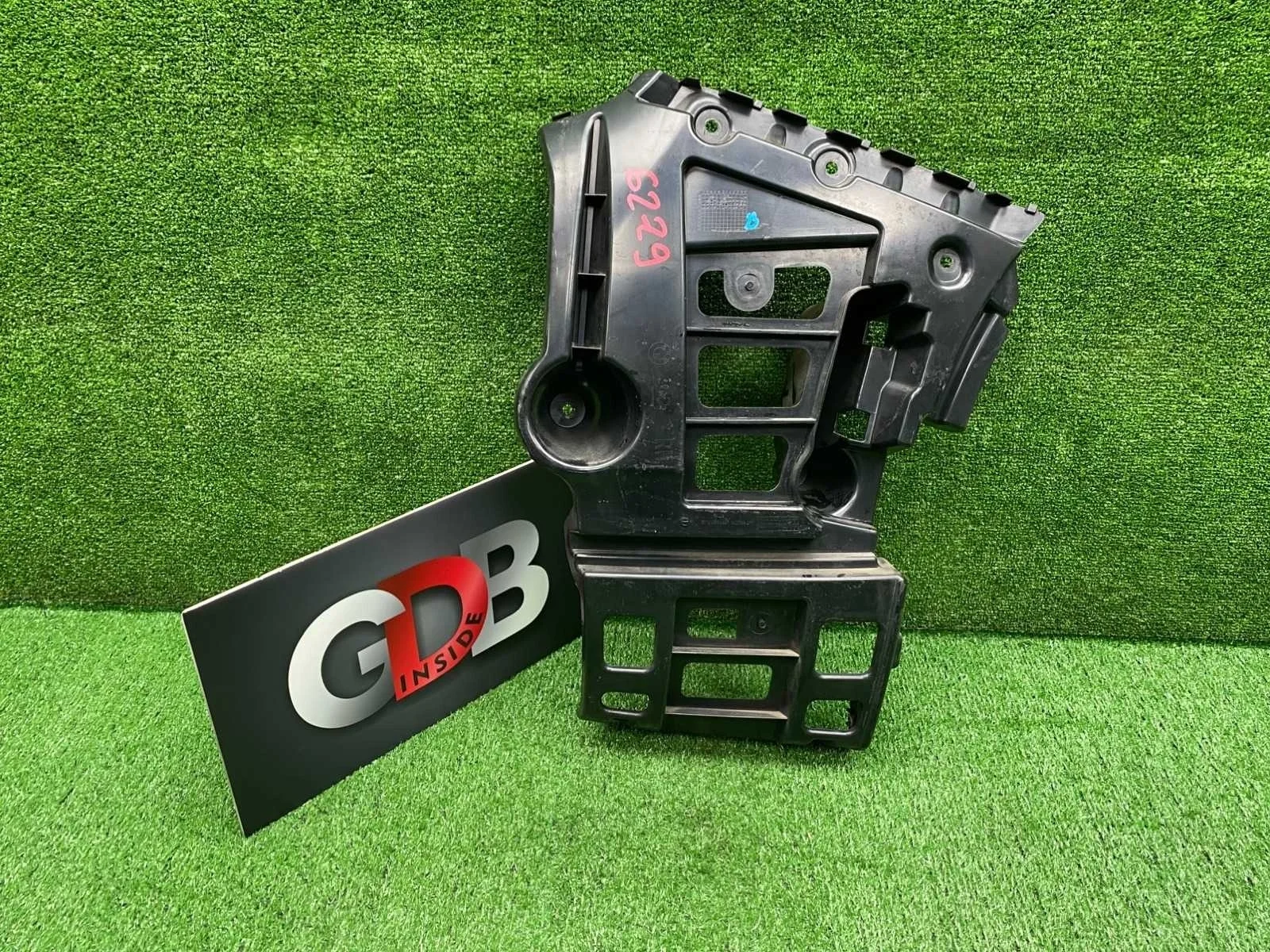 Кронштейн бампера BMW X1 07.12.2011 51122991780 E84 N20B20A, задний правый