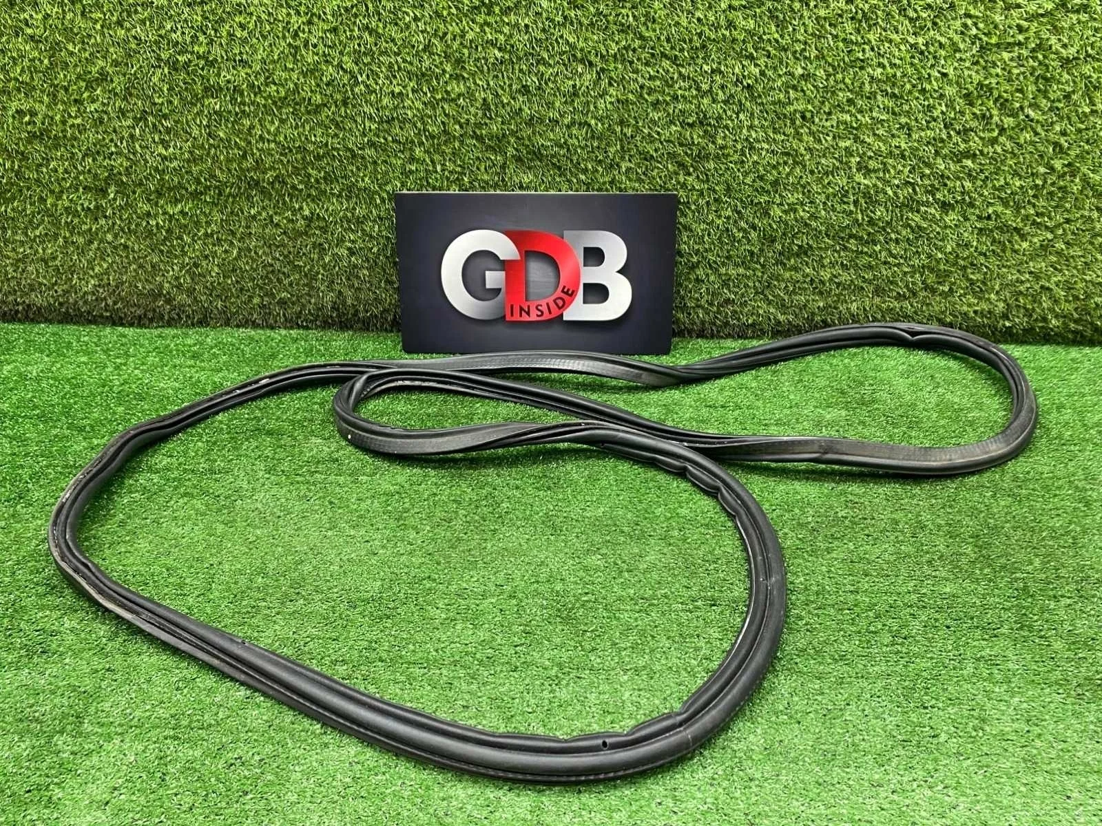 Уплотнитель багажника BMW X5 22.10.2013 51767385847 F15 N57D30A, задний